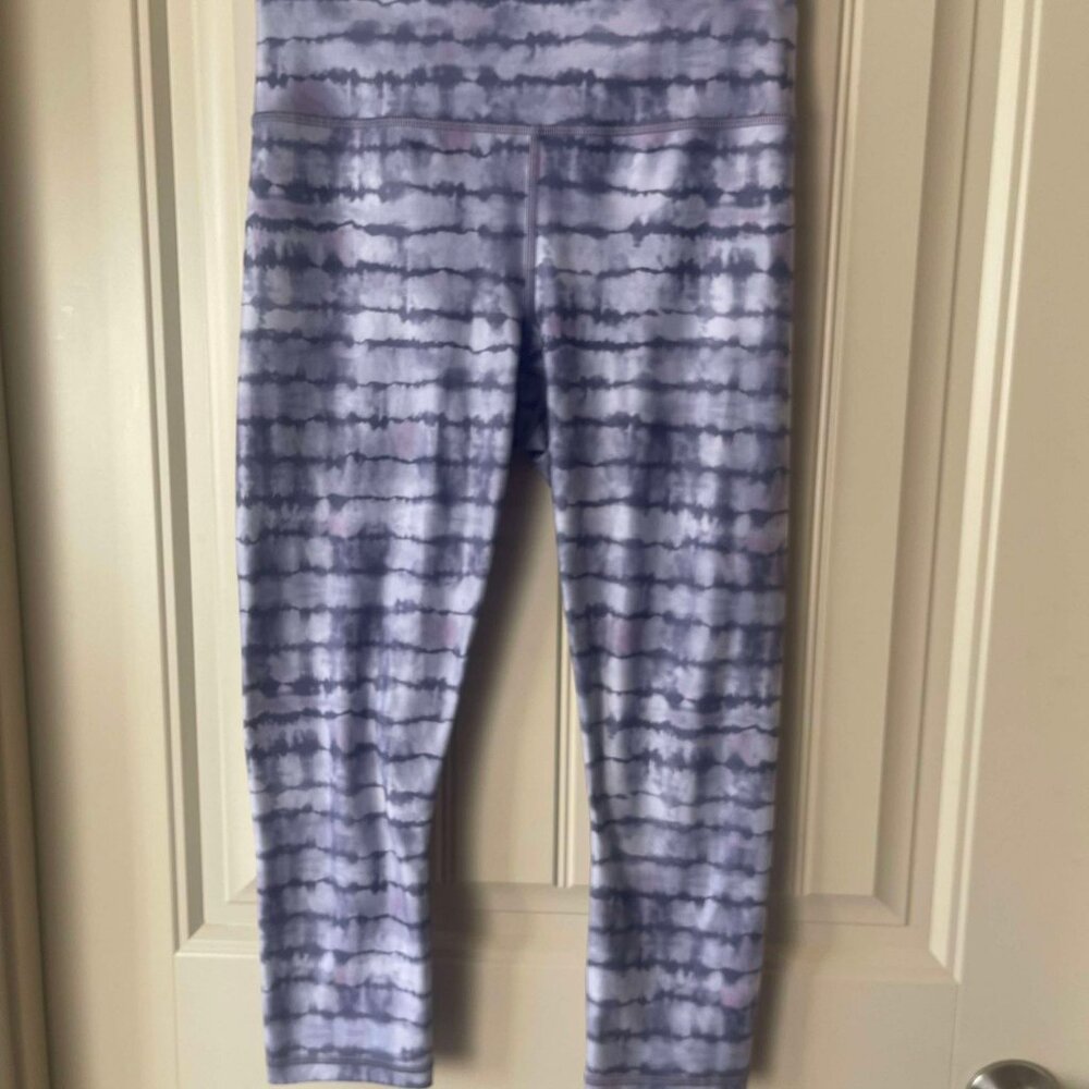 Athleta Elation Printed Capri Leggings